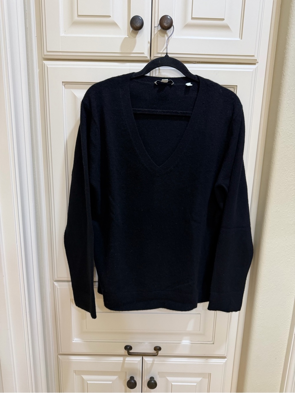 Vince Black Cashmere Weekend V-Neck Sweater